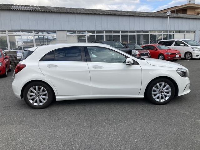 MERCEDES BENZ A CLASS 2017 Image 19