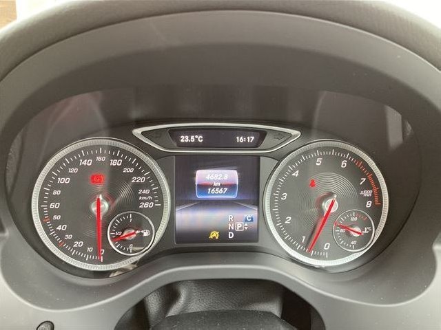 MERCEDES BENZ A CLASS 2017 Image 22