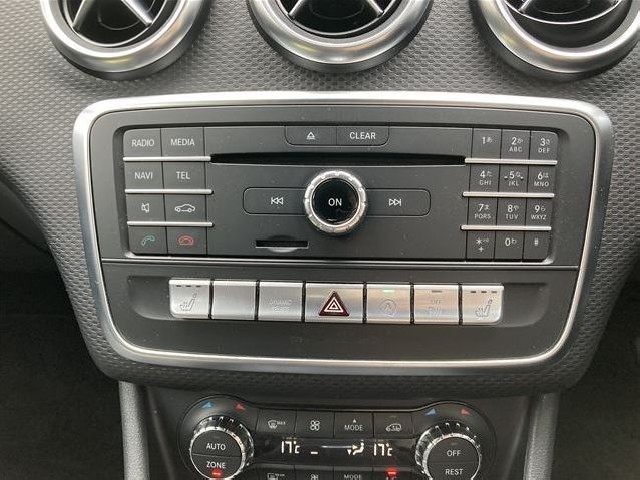 MERCEDES BENZ A CLASS 2017 Image 25