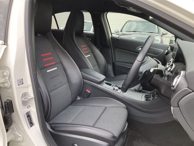 MERCEDES BENZ A CLASS 2017 Image 28