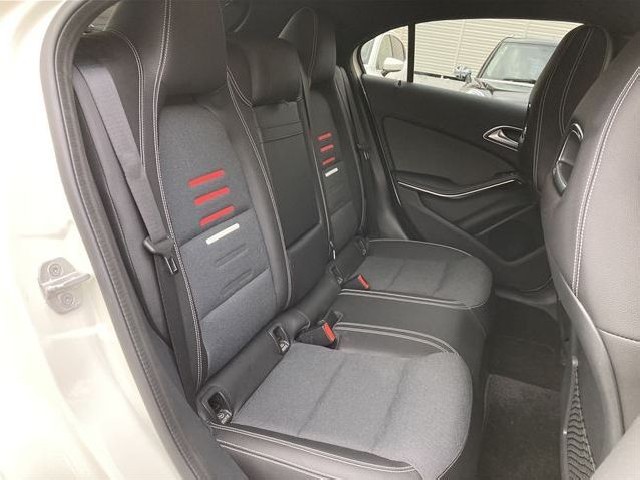 MERCEDES BENZ A CLASS 2017 Image 29