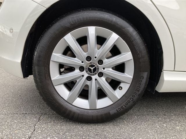 MERCEDES BENZ A CLASS 2017 Image 32