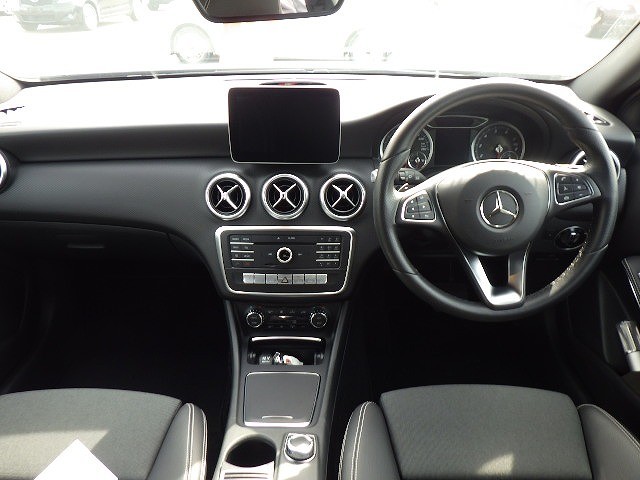 MERCEDES BENZ A CLASS 2017 Image 34