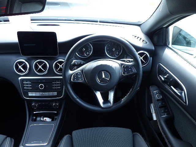 MERCEDES BENZ A CLASS 2017 Image 35