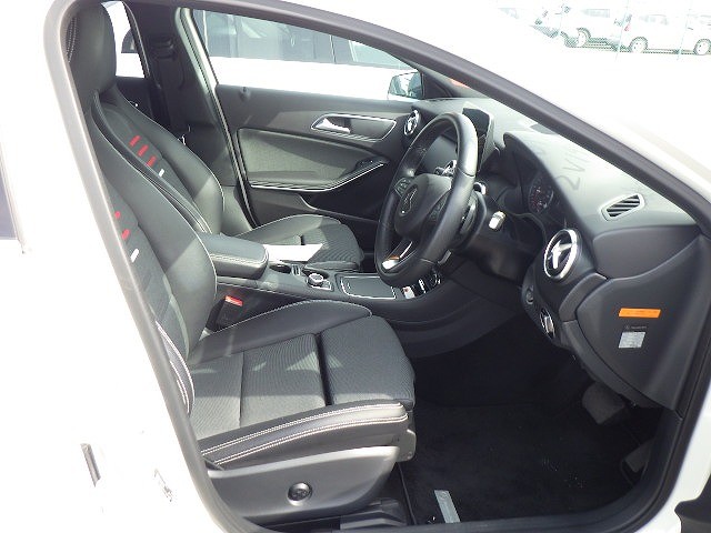 MERCEDES BENZ A CLASS 2017 Image 37