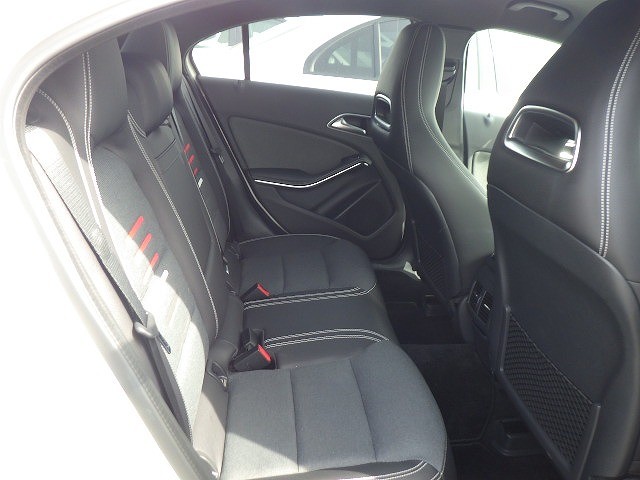 MERCEDES BENZ A CLASS 2017 Image 38