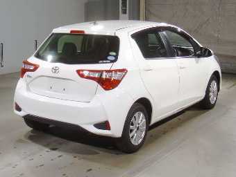 TOYOTA VITZ 2017 Image 2