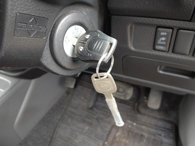 NISSAN A.D S/V 2017 Image 19