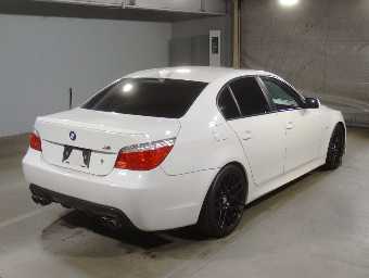 BMW 5 SERIES 2005 Image 2