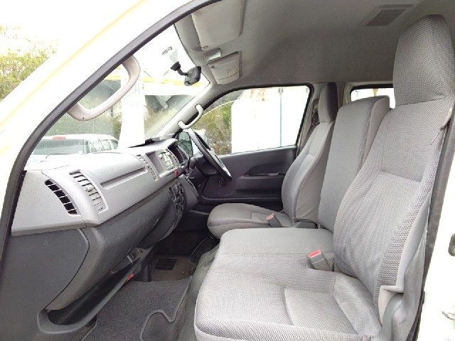 TOYOTA HIACE BUS 2010 Image 20