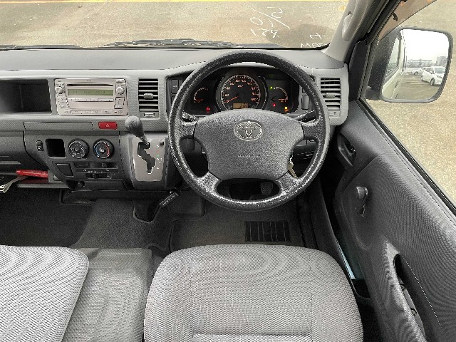 TOYOTA HIACE BUS 2010 Image 21