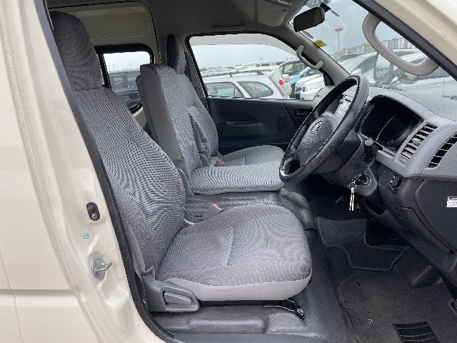 TOYOTA HIACE BUS 2010 Image 22