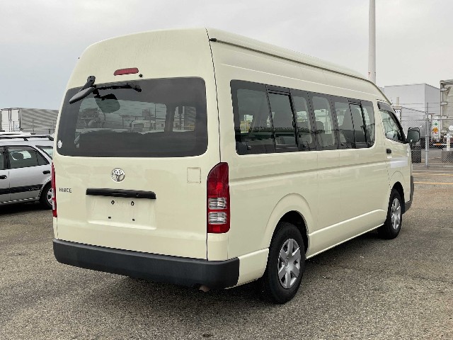 TOYOTA HIACE BUS 2010 Image 28