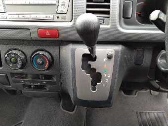 TOYOTA HIACE BUS 2010 Image 10