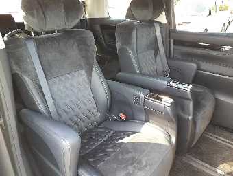 TOYOTA ALPHARD 2017 Image 9