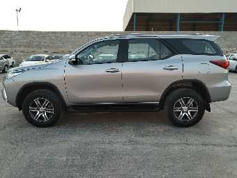TOYOTA FORTUNER 2018 Image 3