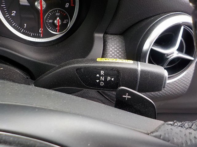 MERCEDES BENZ A CLASS 2017 Image 21