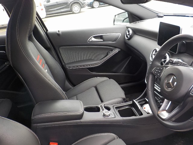 MERCEDES BENZ A CLASS 2017 Image 22