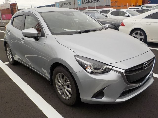 MAZDA DEMIO 2017 Image 22