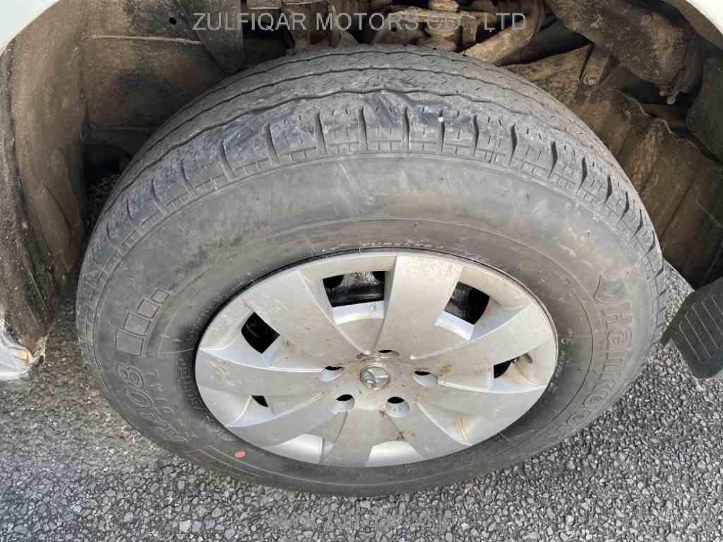 TOYOTA REGIUSACE 2012 Image 10