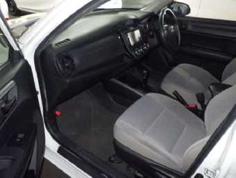 TOYOTA COROLLA AXIO 2017 Image 8