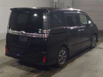 TOYOTA VOXY 2017 Image 2