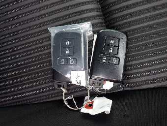 TOYOTA VOXY 2017 Image 11