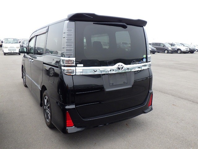 TOYOTA VOXY 2017 Image 23