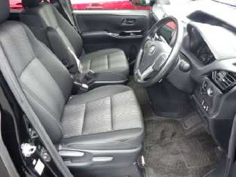 TOYOTA VOXY 2017 Image 5