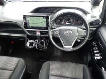 TOYOTA VOXY 2017 Image 6