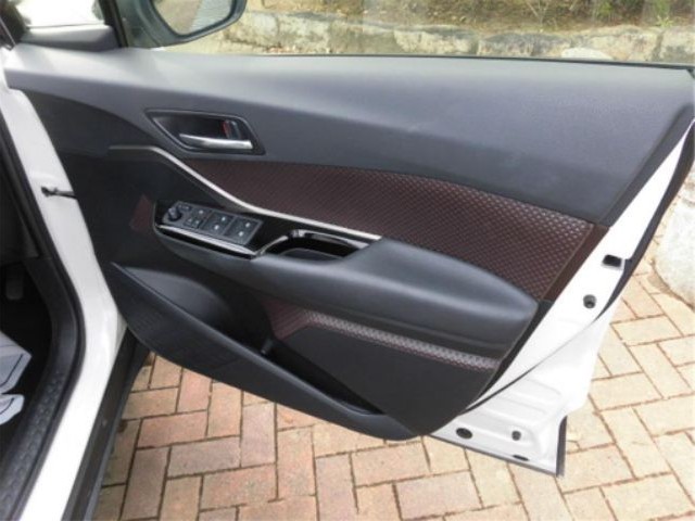 TOYOTA C-HR 2019 Image 31