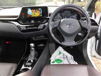 TOYOTA C-HR 2019 Image 9