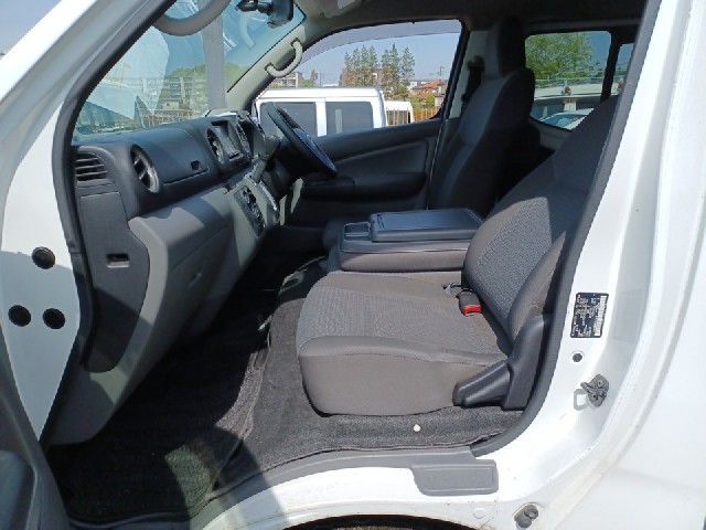 NISSAN NV350 CARAVAN 2017 Image 19