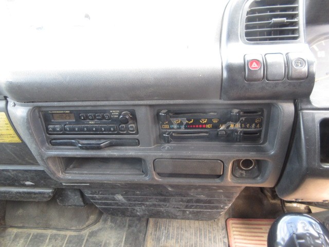 ISUZU ELF DUMP TRUCK 2002 Image 30