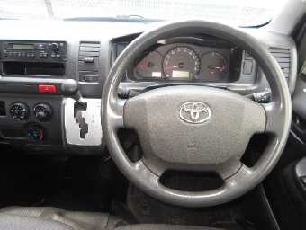 TOYOTA HIACE 2017 Image 8