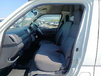 TOYOTA HIACE 2016 Image 11