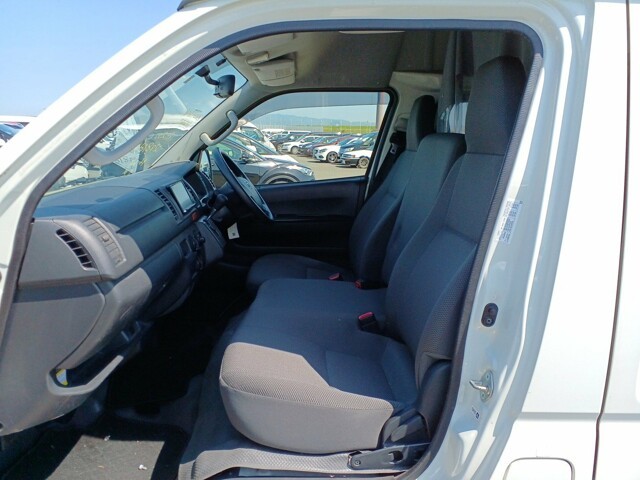 TOYOTA HIACE 2016 Image 22