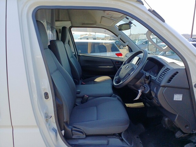 TOYOTA HIACE 2016 Image 23