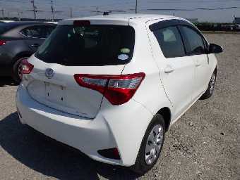 TOYOTA VITZ 2017 Image 15