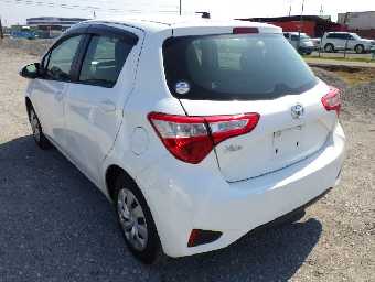 TOYOTA VITZ 2017 Image 16