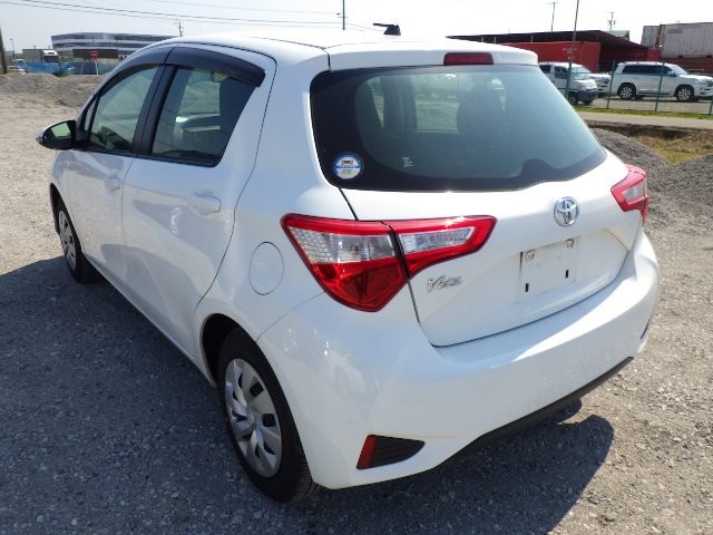 TOYOTA VITZ 2017 Image 22