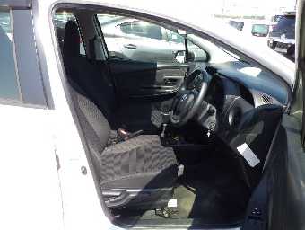 TOYOTA VITZ 2017 Image 17