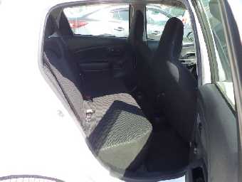 TOYOTA VITZ 2017 Image 18