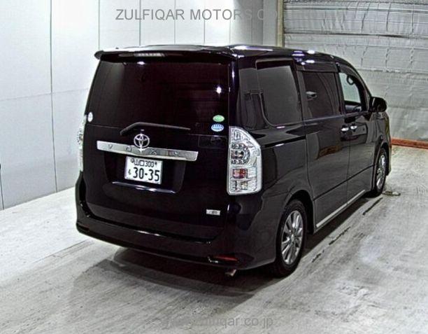 TOYOTA VOXY 2012 Image 4