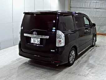 TOYOTA VOXY 2012 Image 4