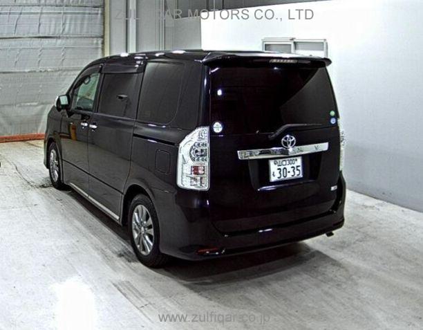 TOYOTA VOXY 2012 Image 5