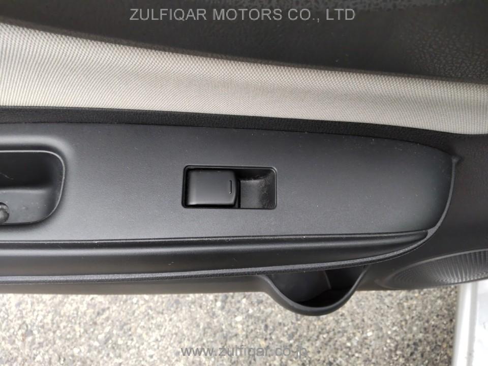 NISSAN NOTE 2017 Image 10