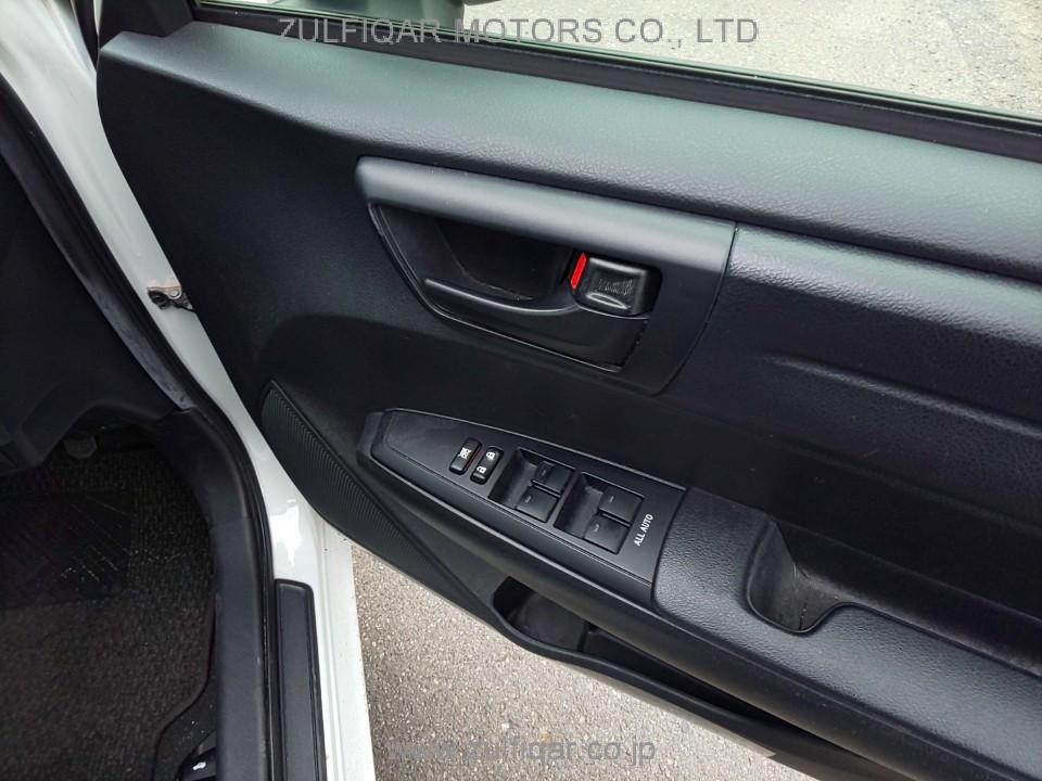 TOYOTA COROLLA AXIO 2017 Image 11