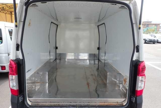 NISSAN NV350 CARAVAN 2017 Image 3