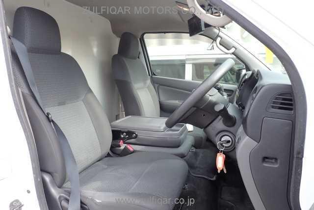 NISSAN NV350 CARAVAN 2017 Image 6